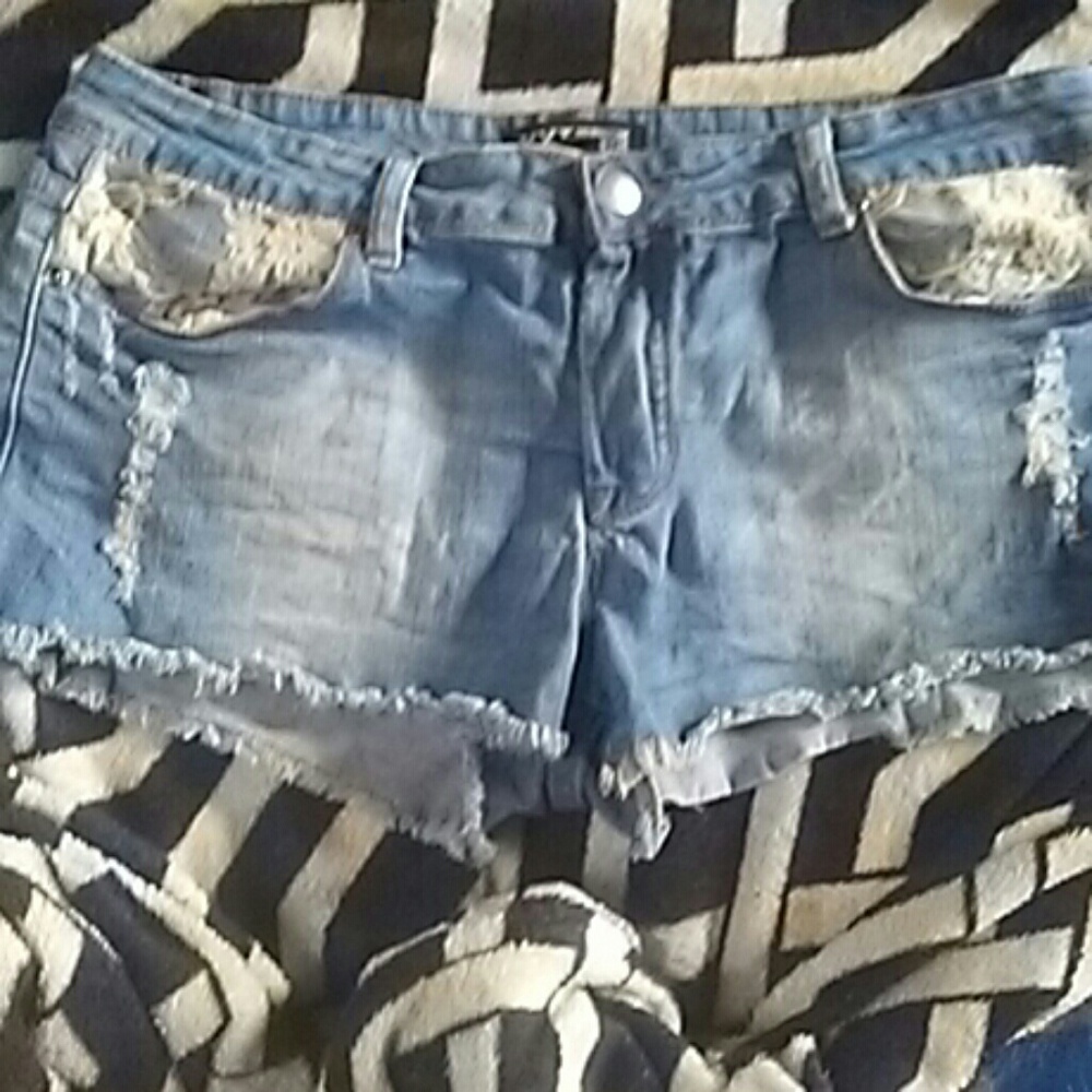 EUC! Lace detail distressed shorts